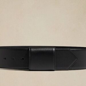 ✨BANANA REPUBLIC LEATHER STATEMENT TAB BELT✨